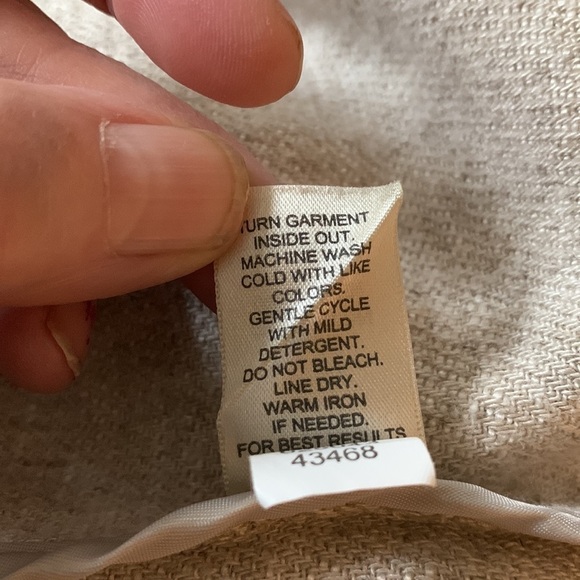 J Jill Linen/ Rayon blend cropped jacket, some wear. Unique buttons! Size SP - Picture 6 of 6